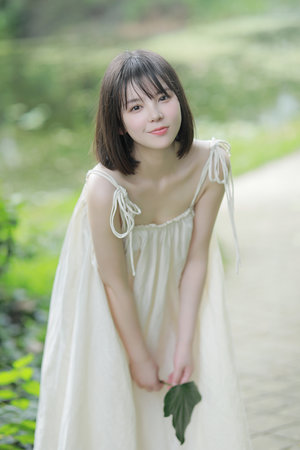 三个黑人吸奶摸B太爽了